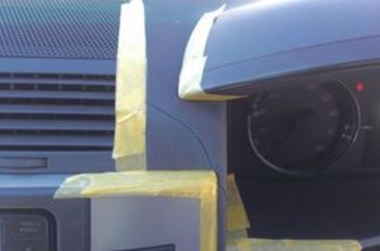 ダッシュボードのナビ取り付け痕