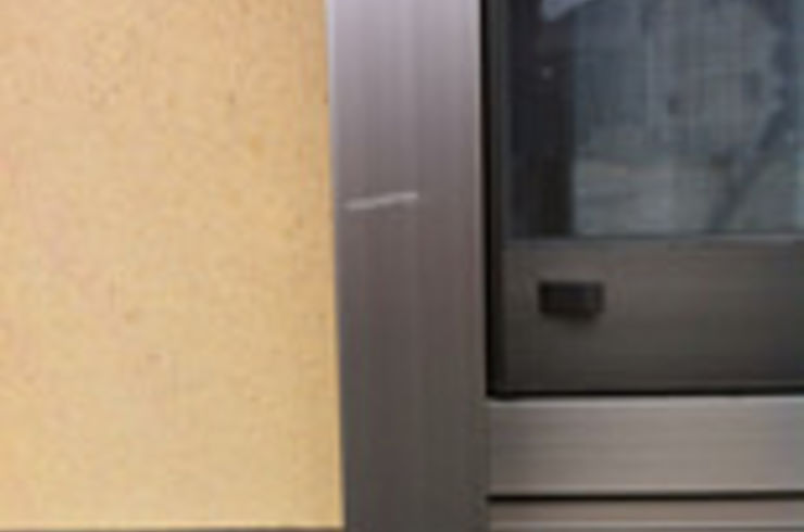 アルミサッシの線傷