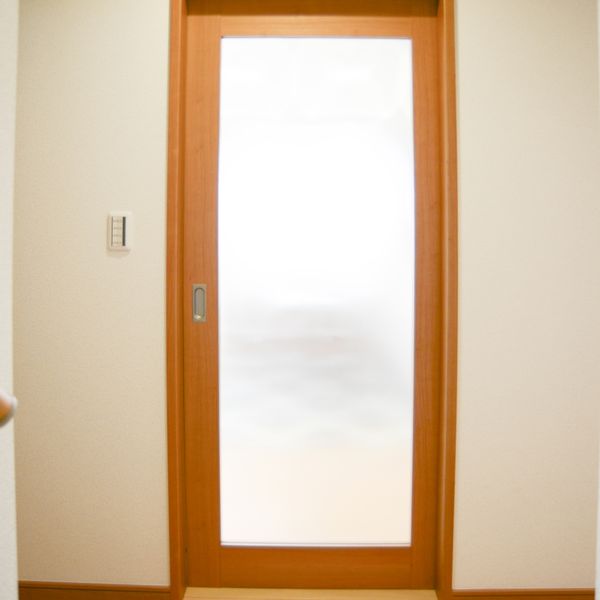 埼玉で住宅リペアを行うトータルリペアFortuneはドア補修も可能です