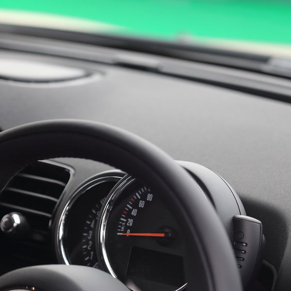 埼玉で車内装やダッシュボードのリペアのご依頼を承っております